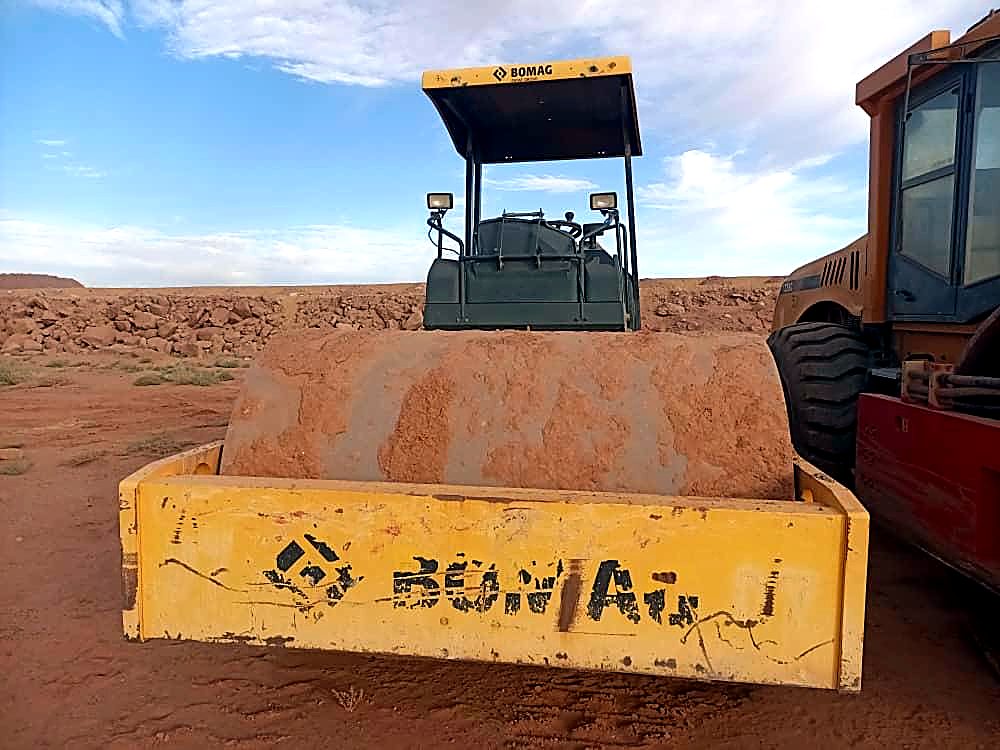 Compacteur à rouleau Bomag du parc matériel EMHL