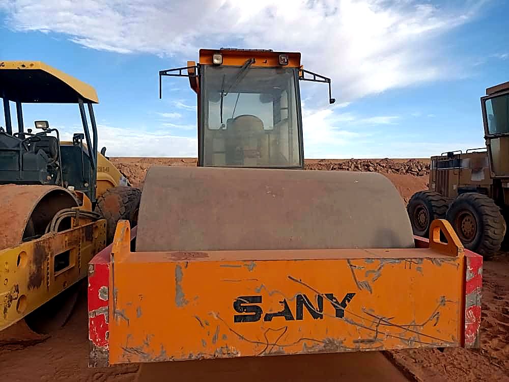 Compacteur monocylindre Sany du parc matériel EMHL